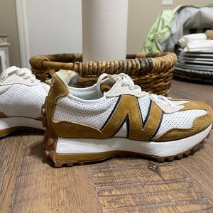 New Balance 327 Bandier, size 6.5